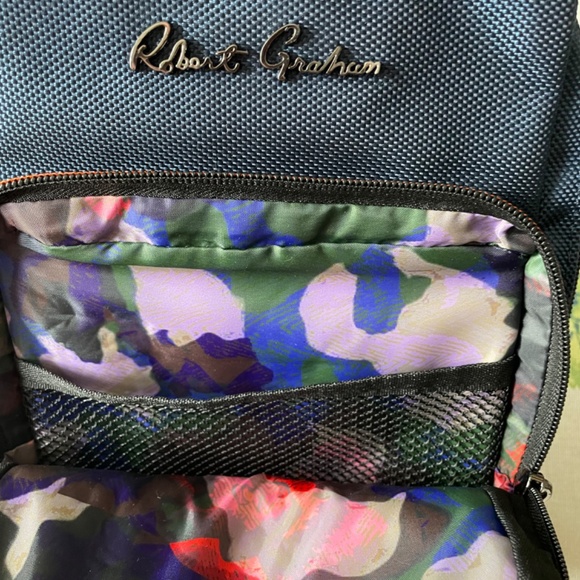 Robert Graham Sling Bag - Picture 6 of 7